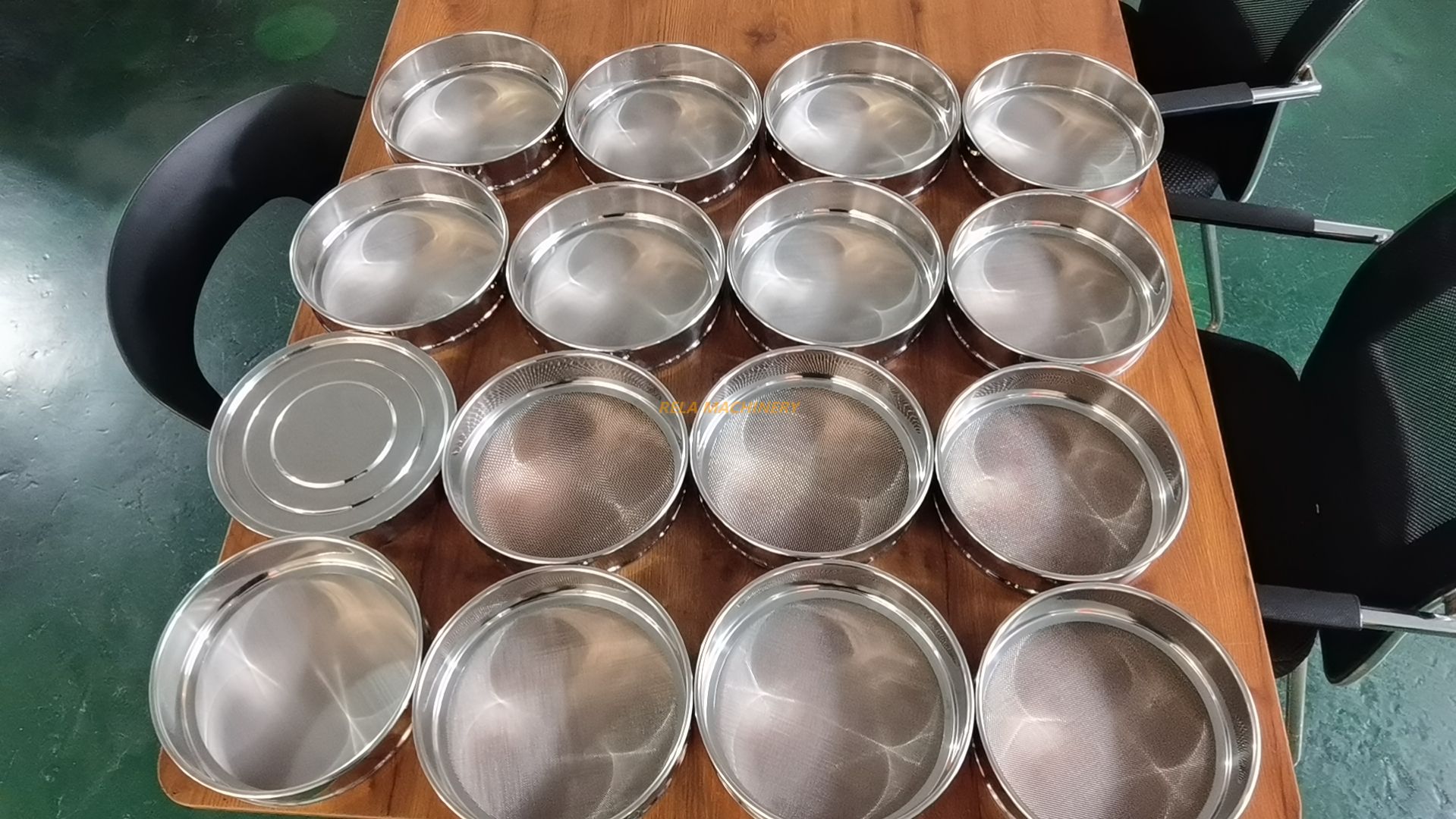 Lab Scale Stainless Steel Vibrating Screener Small Sifter Machine